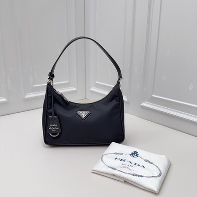 Prada Re-Edition 2005 Hobo Bag For Daily Use Black Re-Nylon Silver Triangle Logo