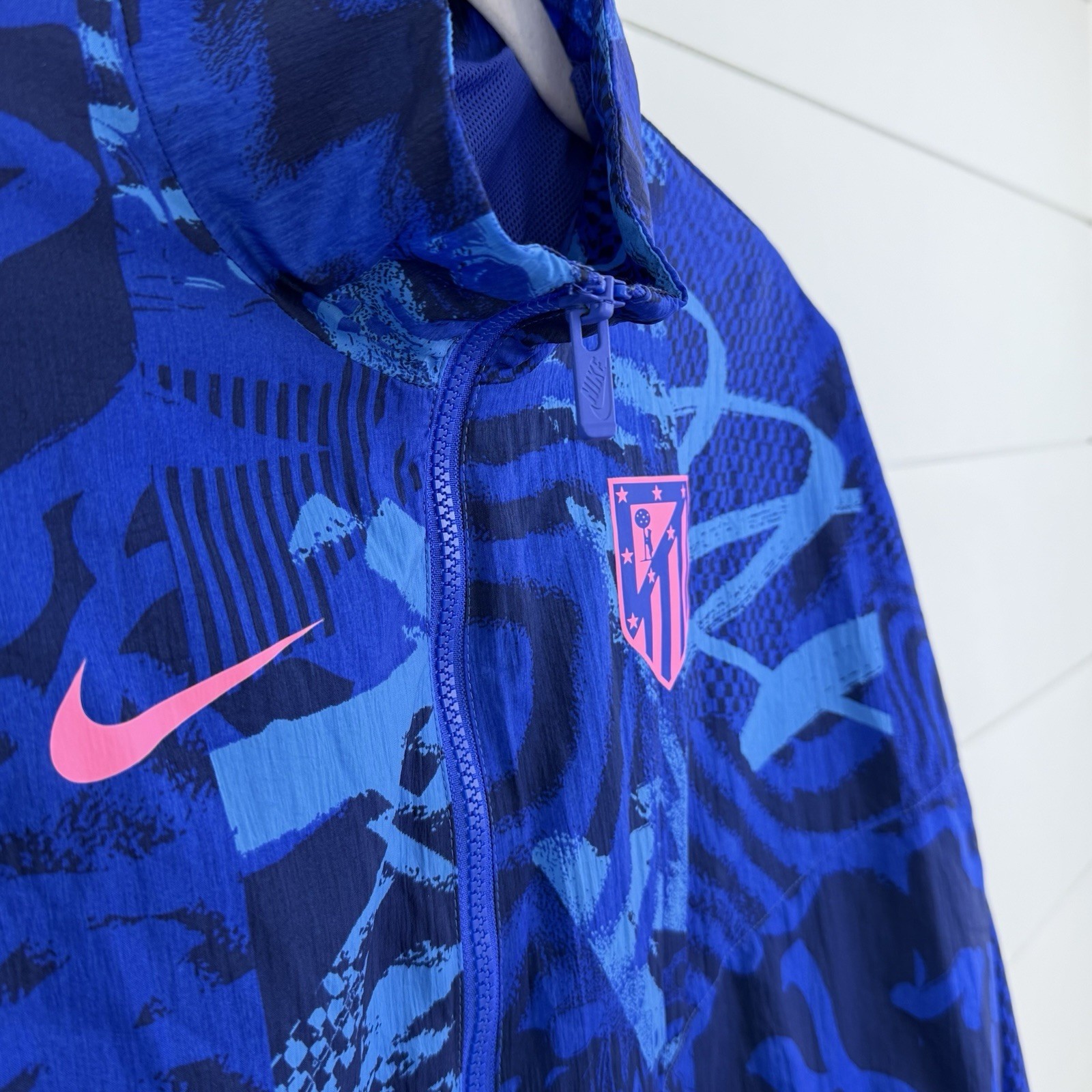 NIKE Athletico Madrid Jacket Essential Windrunner Third Jacket Women Small 2024 image 6