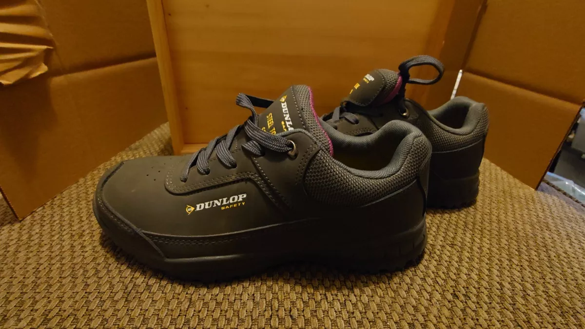 Dunlop steel cheap toe trainers