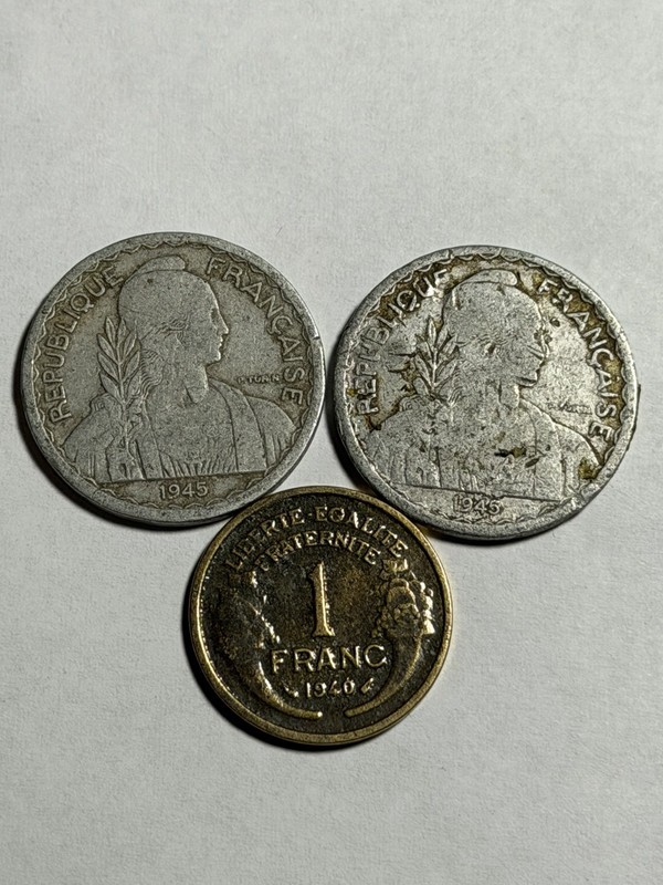 France 3-Coin Lot 1945 20 Centimes x2 Aluminum & 2010 1 Franc Bi-Metallic