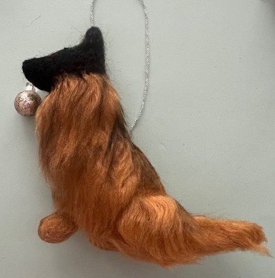 TERVUREN mit WEIHNACHTSKUGEL - Teil Nadelfilz HUND
