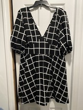 Boohoo dress with a V-neckline Size 16 Made in UK