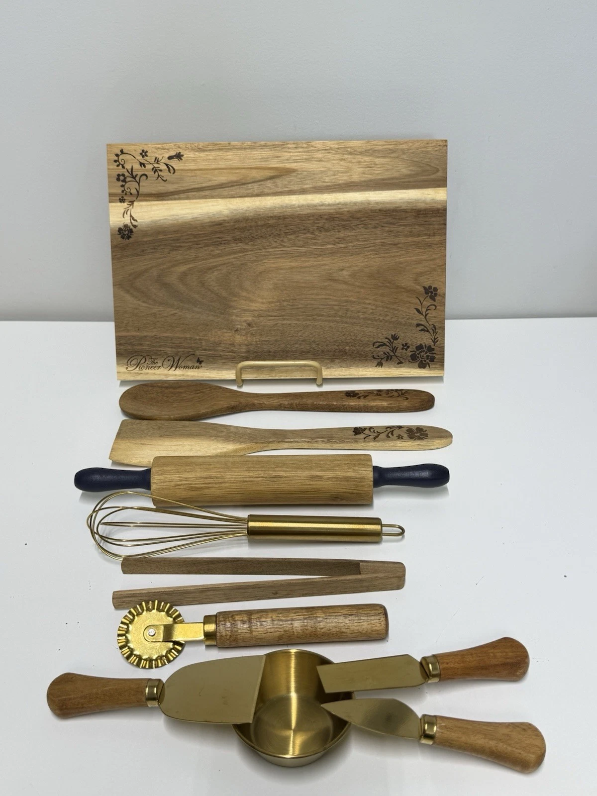 11 Piece The Pioneer Woman Wooden Spoon Set/ Cutting Board/Whisk/Tongs/Etc