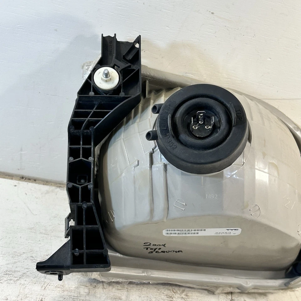 Nuevo conjunto de faros derechos TYC sin caja para Toyota Sequoia 2001-2004 20617800 Foto 4 de 4