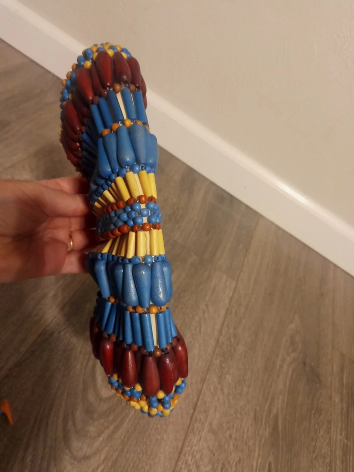 Bolsa de mão Kate Landry com contas de madeira feita nas Filipinas multicolorida - Imagem 3 de 4