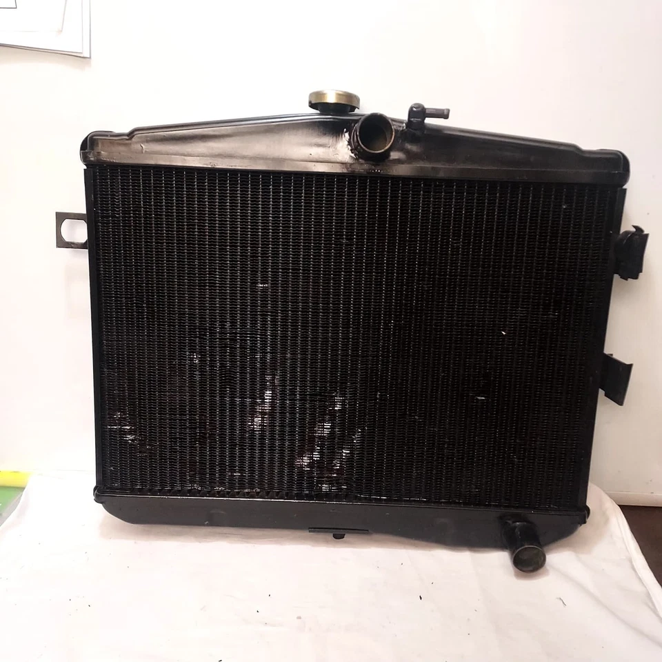 VOLVO RADIATOR 8601081-6 Amazon P1800S/E/ES (1967-70); 142/145/145 1967-74 USED - Image 2 of 4