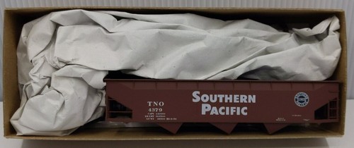 Kit de triple tolva Accurail 7504 escala HO Southern Pacific AAR carretera #: 4379 | Zustand: New