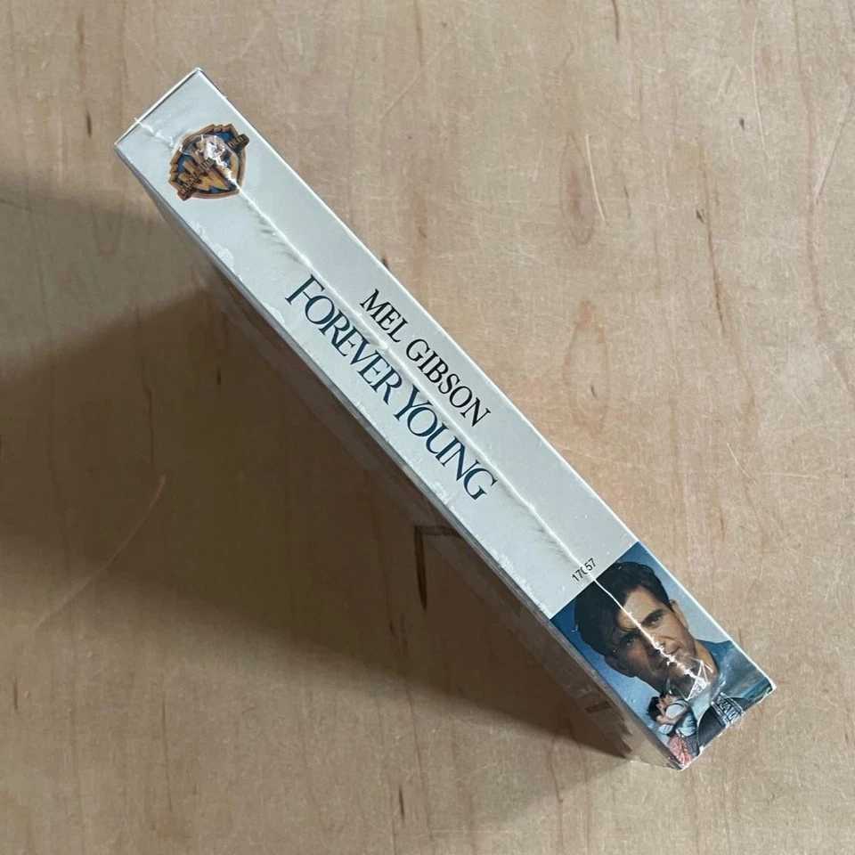 FOREVER YOUNG (1992) Sealed VHS Warner Mel Gibson Sci Fi Drama Romance Fantasy Foto 2 de 4