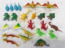 Lot of 24 Vintage Dungeons and Dragons D D Chinasaurs Plastic Figures Dinosaurs