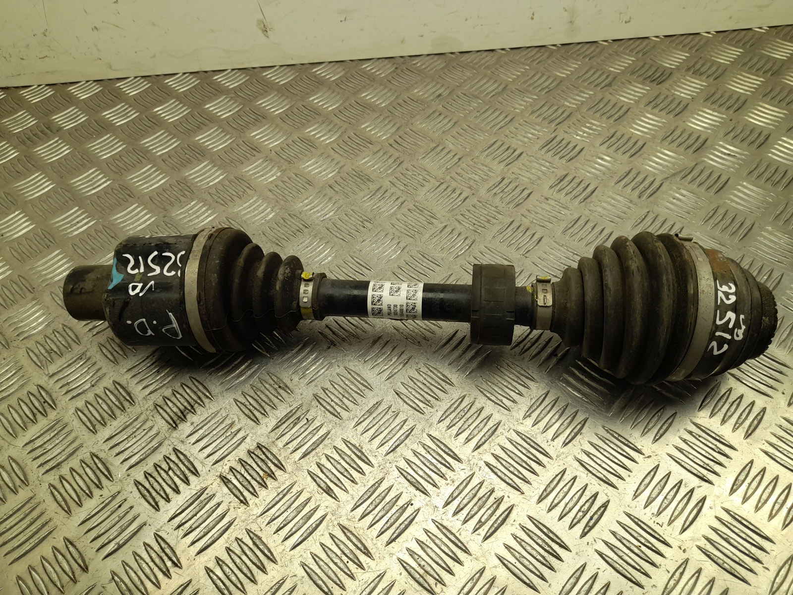 新車外し ハイエース GDH206V 4WD 純正 ショックアブソーバー ハイエース 新車外し GDH206V ショックアブソーバー 4本セット 新車