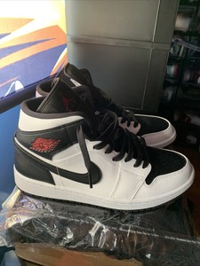jordan 1 mid reverse black toe