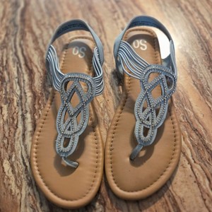 Womens clothes and shoes These are SO Brand sandals featuring a rhinestone