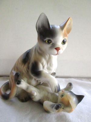 Vintage NAPCOWARE Japan Tri Colored Cat & Kitten Figurine C5639-SP