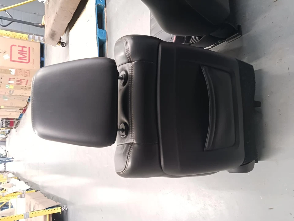 Juego de asientos eléctricos de cuero negro Chrysler 300 '15-'23 OEM  Foto 4 de 4