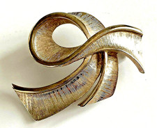 BROCHE doré Ligne Ruban Brooch pins NEUF très chic 4,9cm état NEUF