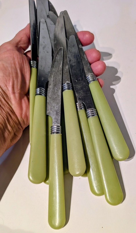 Dinner Knives Green Plastic Handles 8" Stainless Steel Blades Lot of 14