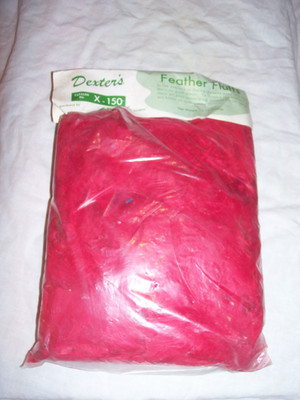 VINTAGE DEXTER'S FEATHER FLUFFS 1.5 oz RED FEATHERS IN SEALED BAG
