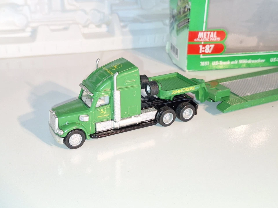 Siku 1851 John Deere farm Set. Die cast/Plastic. 1:87. As new cond. Boxed - Image 3 of 4