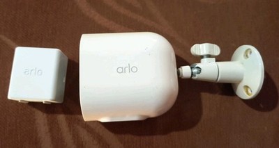 Arlo Pro 4 Spotlight Überwachungskamera 2K HDR