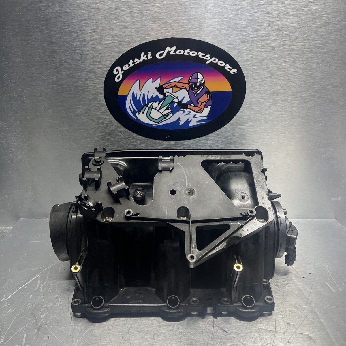 シードゥ GTX 155 2019年モデル 純正 AIR INTAKE MANIFOLD (部品番号 420867947) 中古 [S8646-32] シードゥ GTX 155 2019年モデル 純正 ICELAND GREY,LH CENTRAL