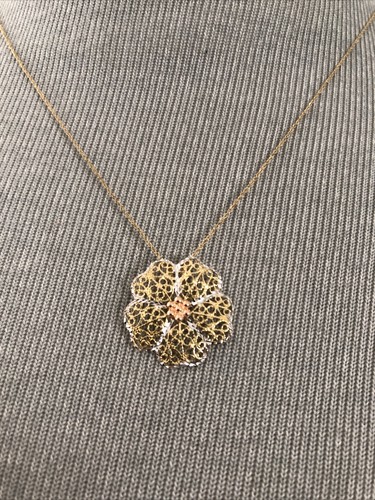 Vintage Multi Toned Gold Detailed Flower Pendant w 18" Gold Chain 10K Italy - Picture 8 of 12