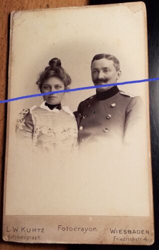 Frieda & Rudolf Goebel ? als Soldat / Beamter Uniform CDV L. W. Kurtz Wiesbaden - Bild 1 von 2