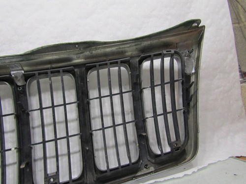 Jeep Grand Cherokee WJ 99-04 3.1 pre-facelift full chrome front grille panel - Picture 5 of 8
