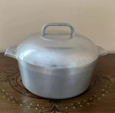 Wagner Magnalite 4.5 Qt Round Dutch Oven 4248P with Lid