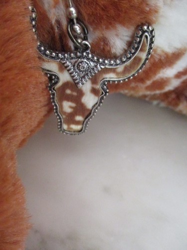 Build a Bear Longhorn 11 Plush 14" Medal Steer Head Necklace - Picture 2 of 7