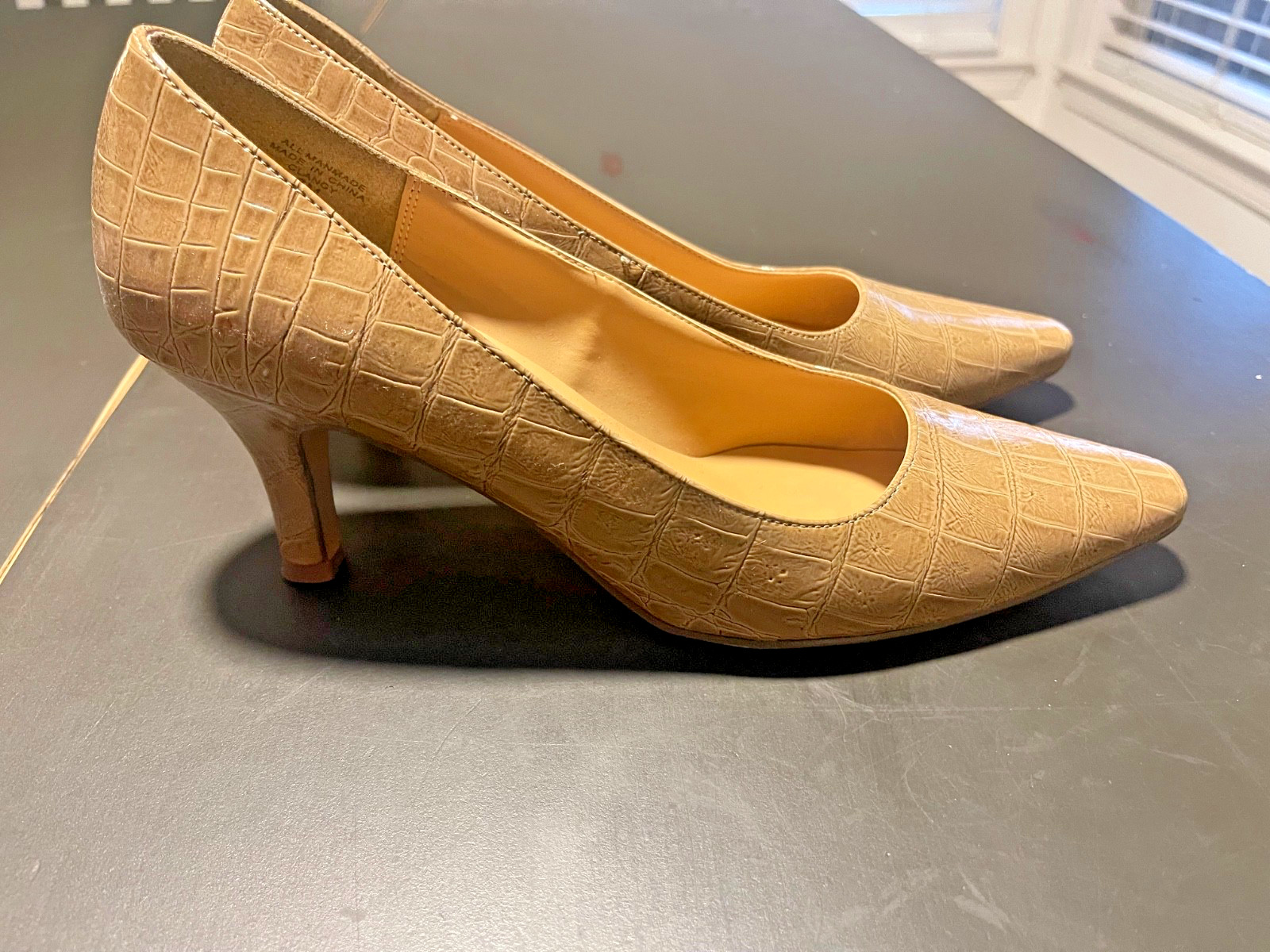 Karen Scott Reptile Embossed Pointed Toe Heels Tan Beige Women's Size 8 Shoes