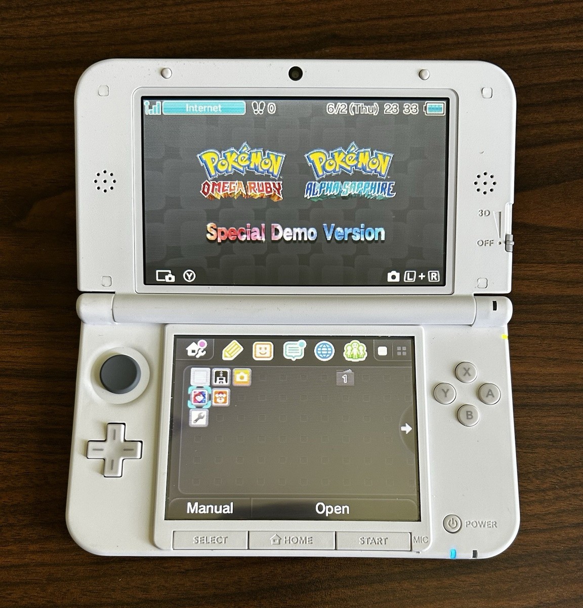 Nintendo 3DS XL Yellow Pikachu Pokémon console &Charger Tested