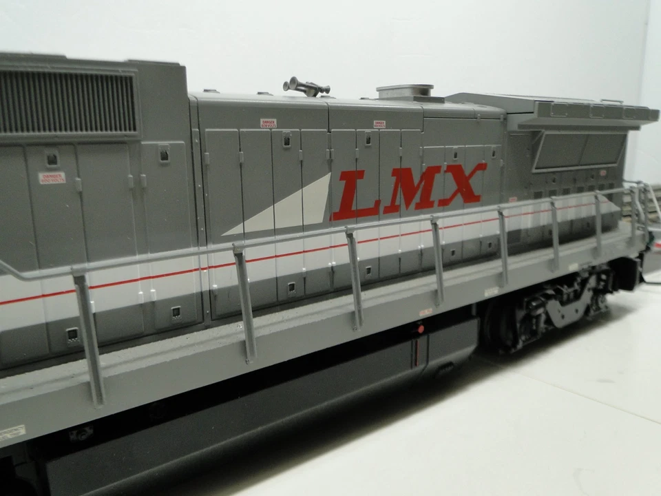 Atlas O Scale LMX Dash 8-40B Cab# 8526 - Image 3 of 4