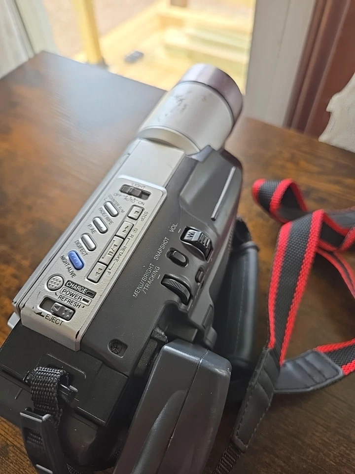 JVC GR-SXM740 600x Zoom Compact Super VHS Camcorder w/Battery UNTESTED - Image 3 of 4