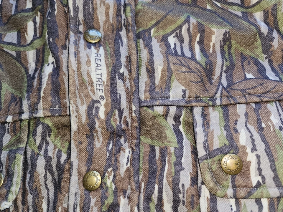 VINTAGE CABELA'S REALTREE GORE-TEX INSULATED HUNTING JACKET LARGE IS USED - Image 2 of 4