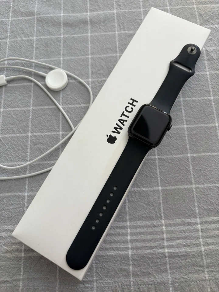 Apple Watch SE  40mm Cassa in Alluminio Color Mezzanotte con Cinturino..., foto 1 di 4