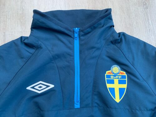 Schweden Fußball Trikot Trainingsjacke Sweden Football Jersey Top Track Umbro M - Bild 3 von 15