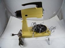 SUNBEAM MIXMASTER WITH TURNTABLE AND 2 SETS BEATERS