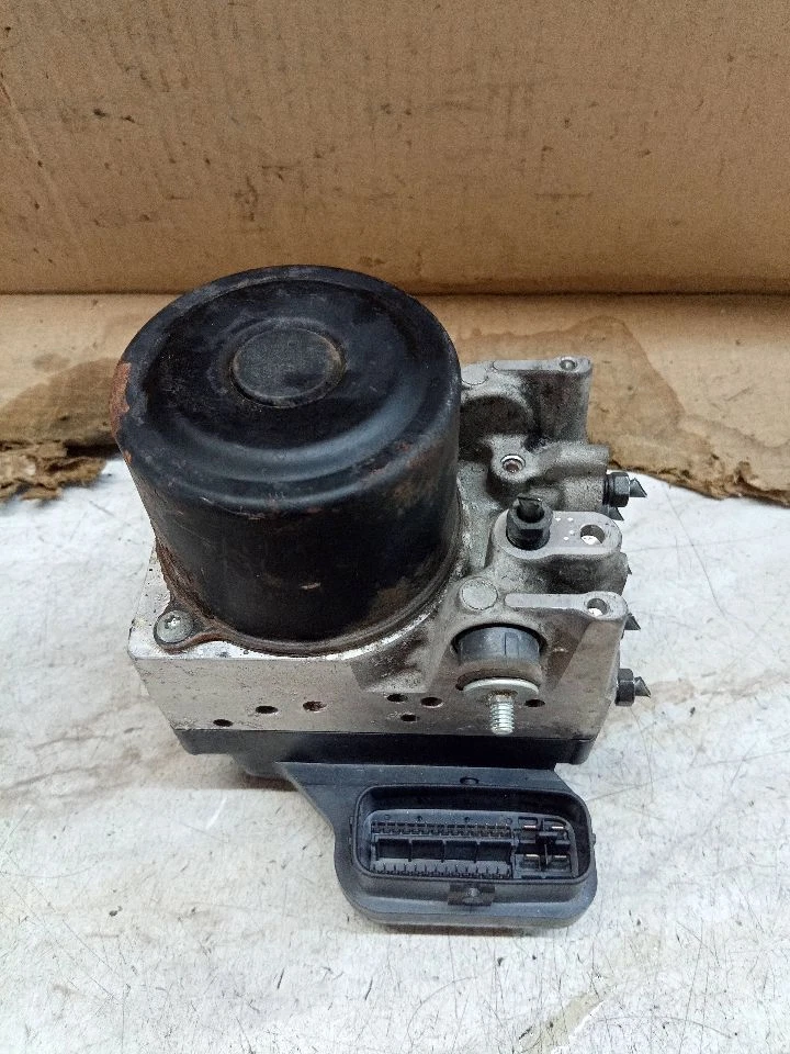 Used ABS Pump and Motor Assembly fits: 2007 Lexus IS350 Actuator and Pump Assemb - Изображение 2 из 4