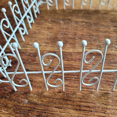 4 x Zaunteile 17cm Lackiert Metall Weiß Gardening Möbel 1:12 Puppenhaus Retro