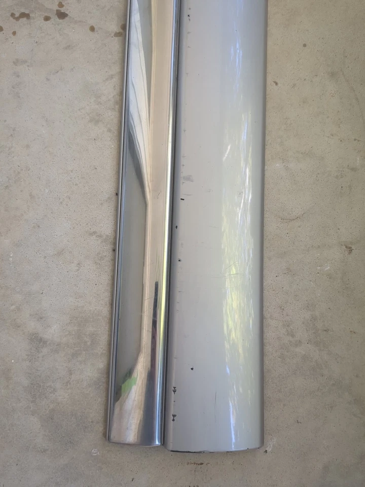 00-06 GMC Yukon XL Passenger Front Side Molding Exterior door Trim - Silver - Image 2 of 4