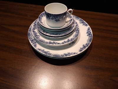 E5362 - Richard Ginori Italy 9 piece setting - reproduced from Doccia Museum