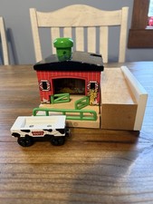 Thomas Wooden Sodor Dairy Farm With Cargo Car And Wall Train Building