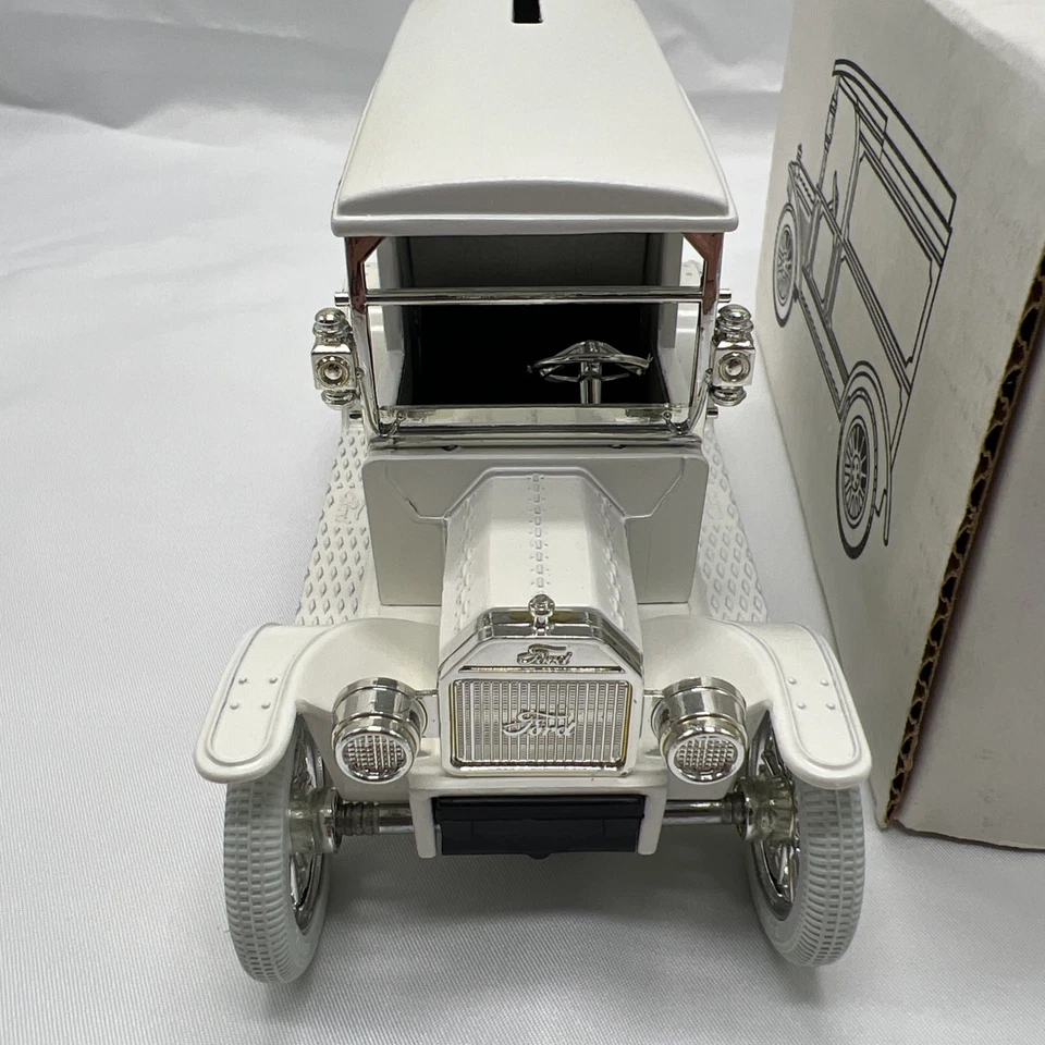 Ertl Diecast Bank 1917 Ford Modelo T Van GEO A Hormel & Co Camión Blanco Hecho en EE. UU. Foto 4 de 4