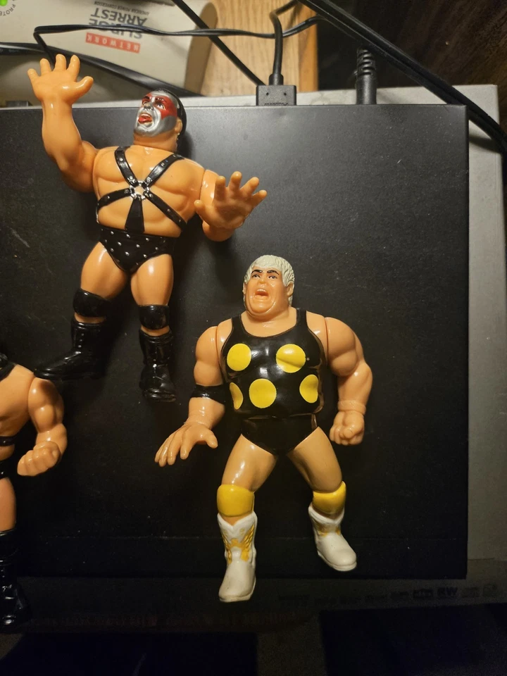 Wwf Hasbro Wrestling Figures Lot - Image 2 of 4
