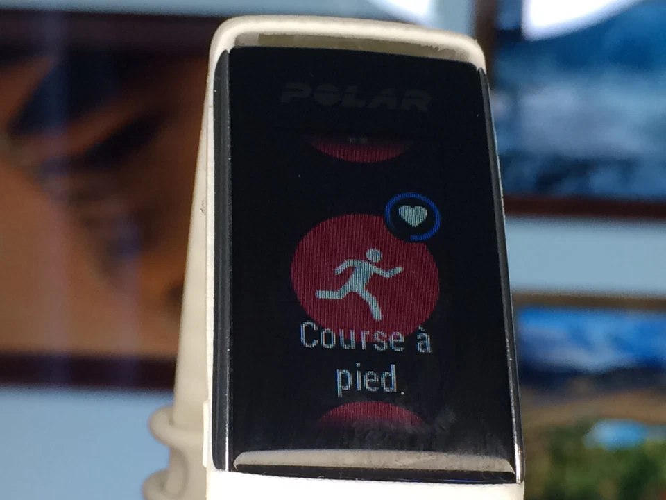 Reloj inteligente Polar para mujer - Mantente conectado y activo, blanco, 22 mm, silicona Foto 4 de 4