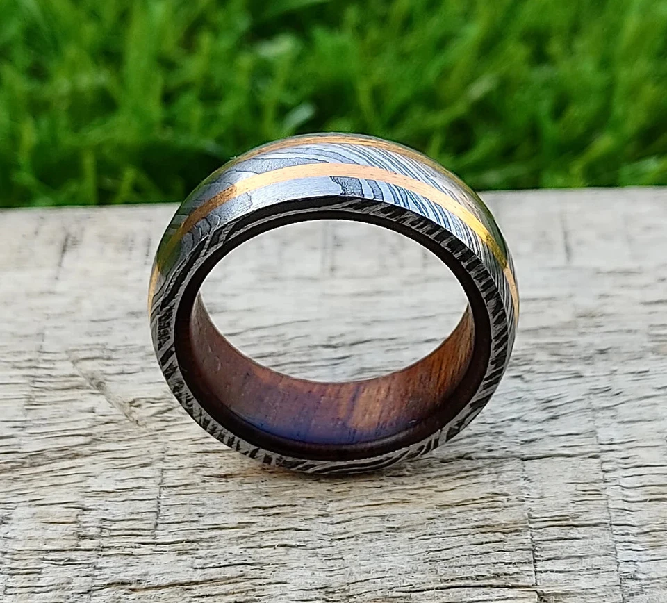 Anillo para hombre personalizado manga madera doble incrustación de latón acero Damasco banda Foto 4 de 4