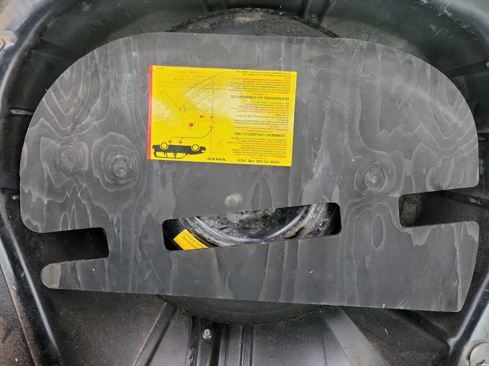 Pneu de roda sobressalente Volvo V70R S70 V70 T115/70 R15 90M fabricante de equipamento original 9127261 com macaco e ferramenta - Imagem 3 de 4