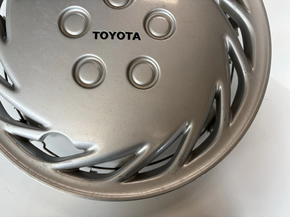 UNO 1990-1991 Toyota Celica ST # 61047 13" tapacubos/cubierta de rueda/tapacubos USADO Foto 4 de 4