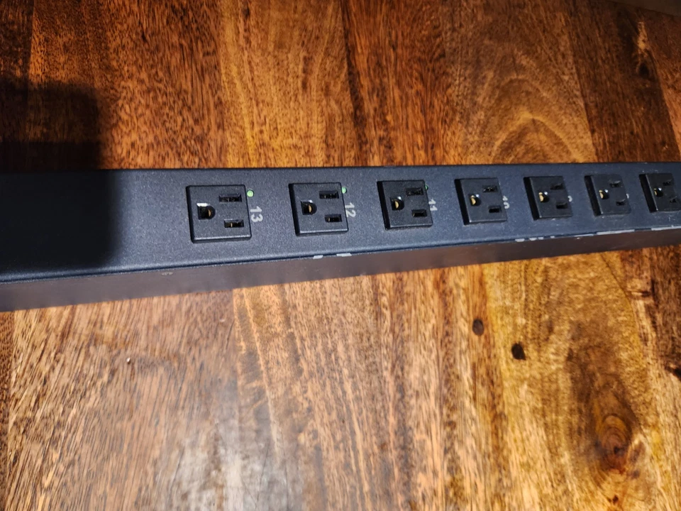 Avocent Cyclades PM-20A Vertical Rack Mount Remote Control PDU 120V - Image 2 of 4