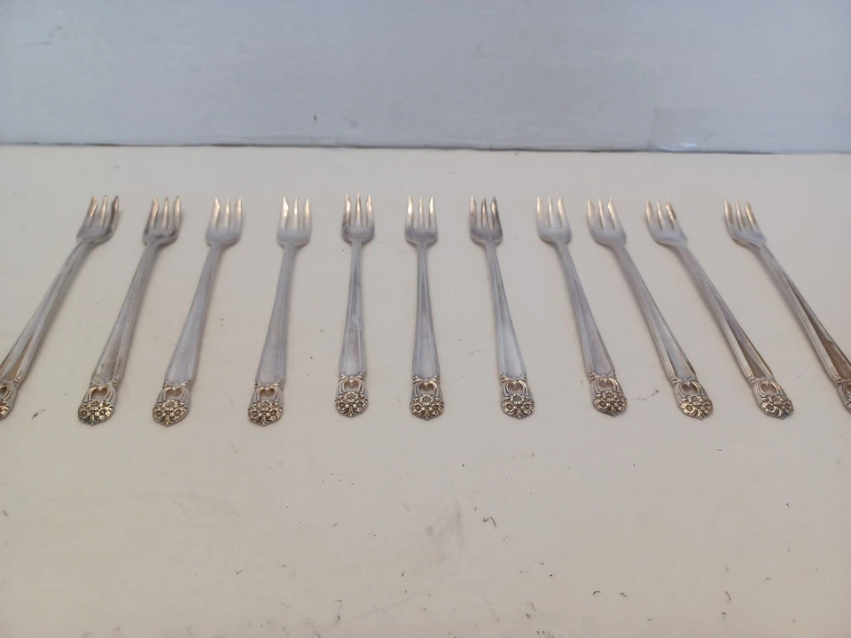 1847 Rogers Bros IS Eternally Yours 餐具海鲜/鸡尾酒叉 11 件套 — 第 2/4 张图片